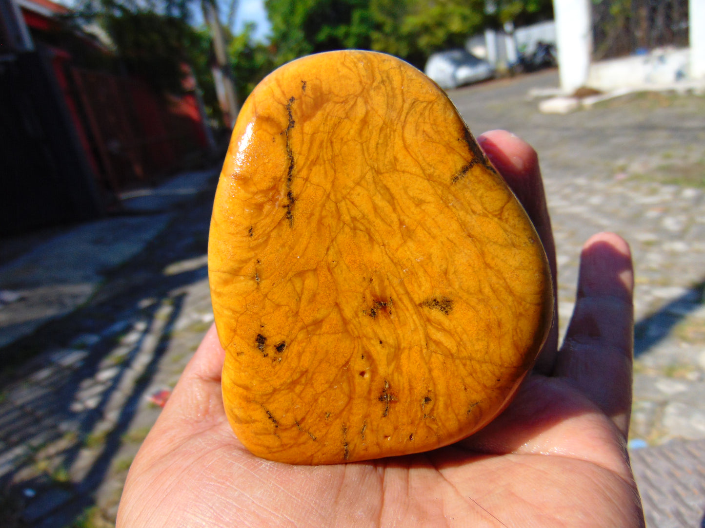 198 gram Polished Indonesia Yellow Fragrance Amber for Healing KM1