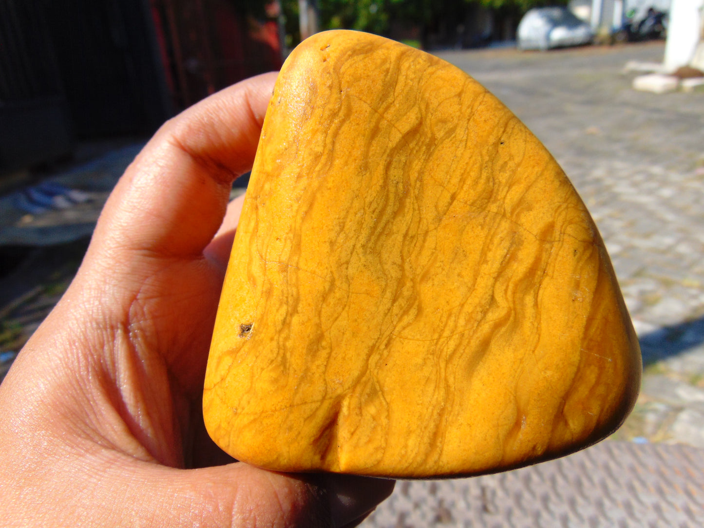 198 gram Polished Indonesia Yellow Fragrance Amber for Healing KM1