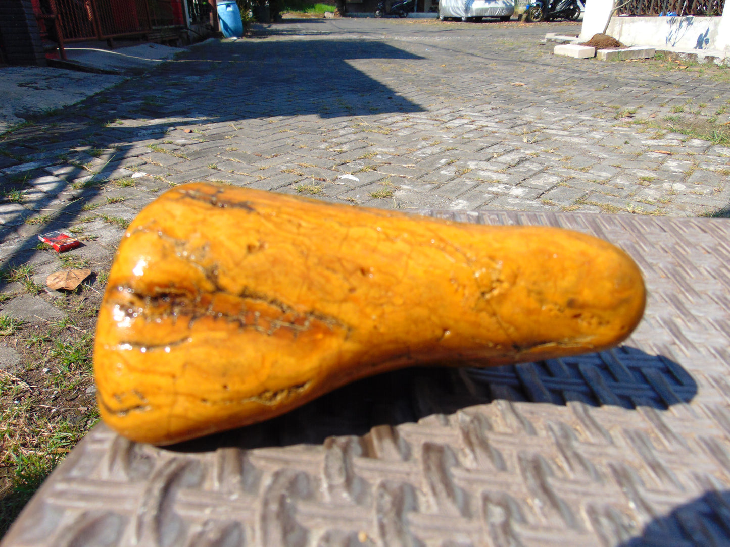 256 gram Polished Indonesia Yellow Fragrance Amber for Healing KM16