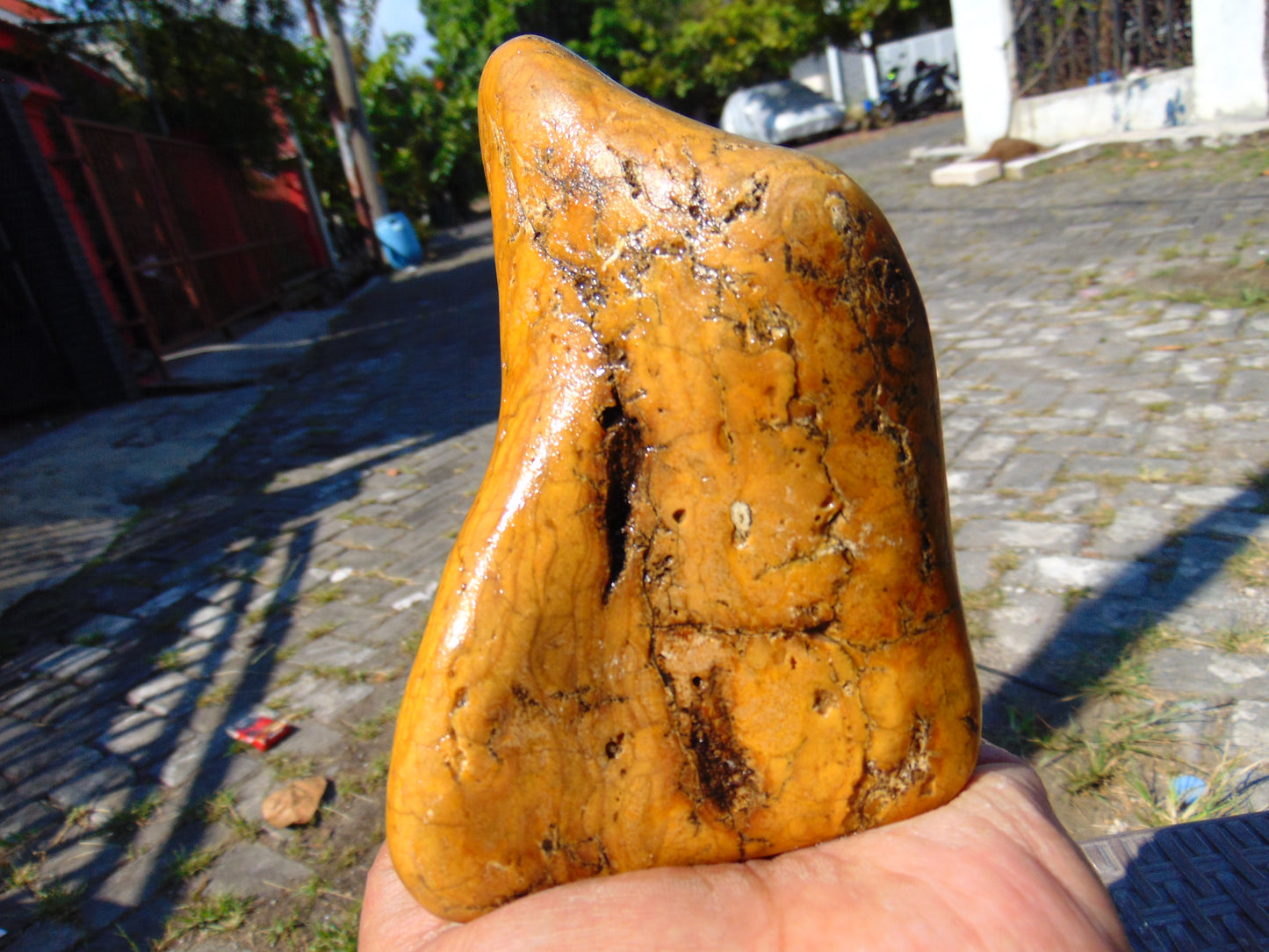 256 gram Polished Indonesia Yellow Fragrance Amber for Healing KM16