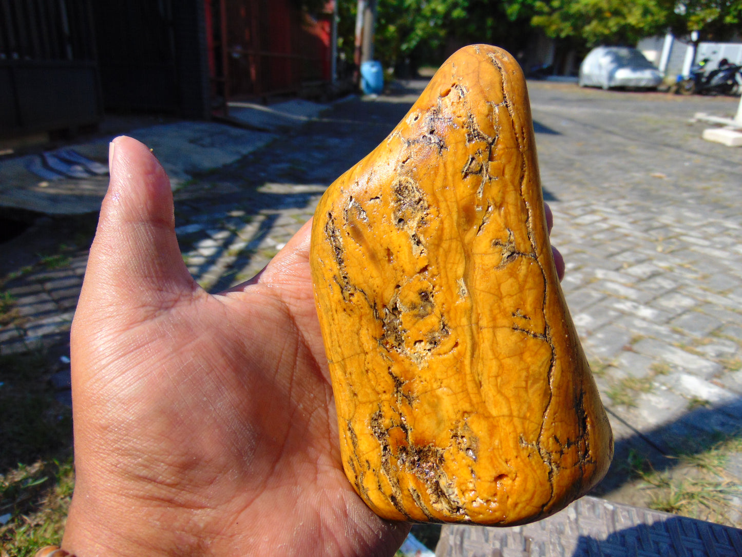 256 gram Polished Indonesia Yellow Fragrance Amber for Healing KM16