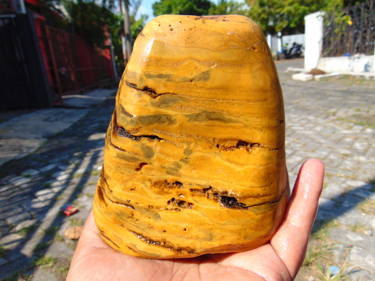 617 gram Polished Indonesia Yellow Fragrance Amber for Healing AYAR08