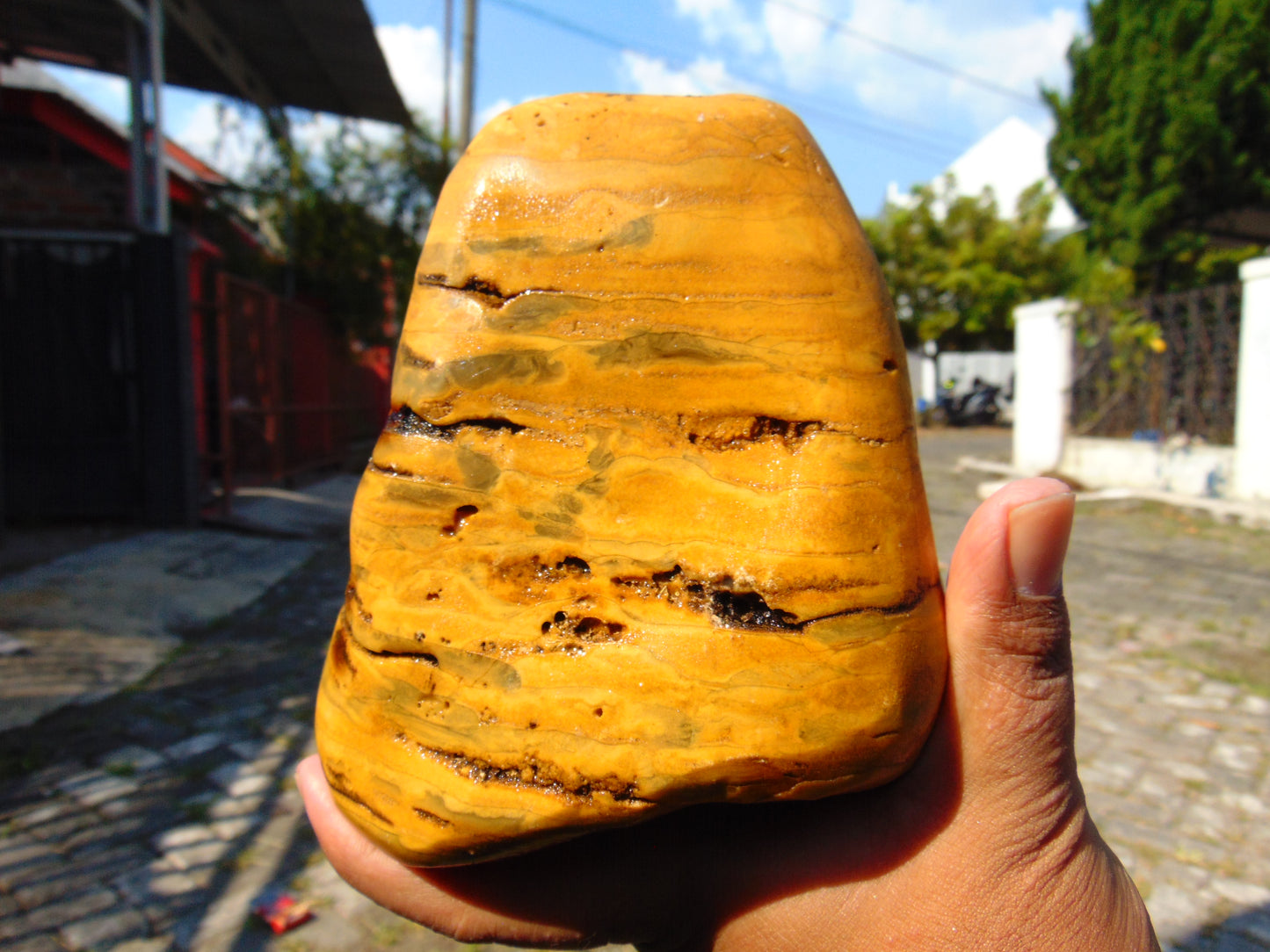 617 gram Polished Indonesia Yellow Fragrance Amber for Healing AYAR08