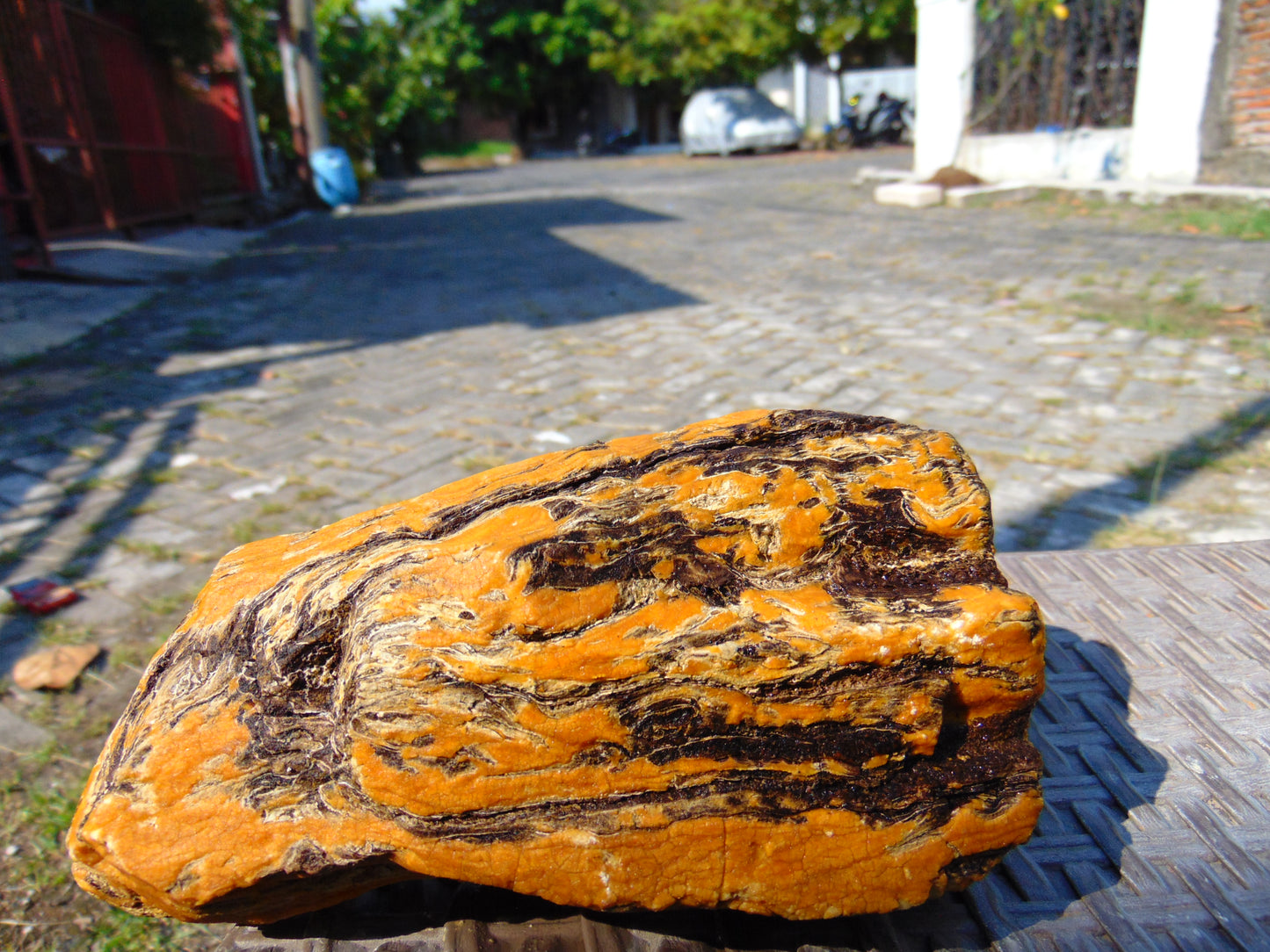 413 gram Polished Indonesia Yellow Fragrance Amber for Healing AYAR09