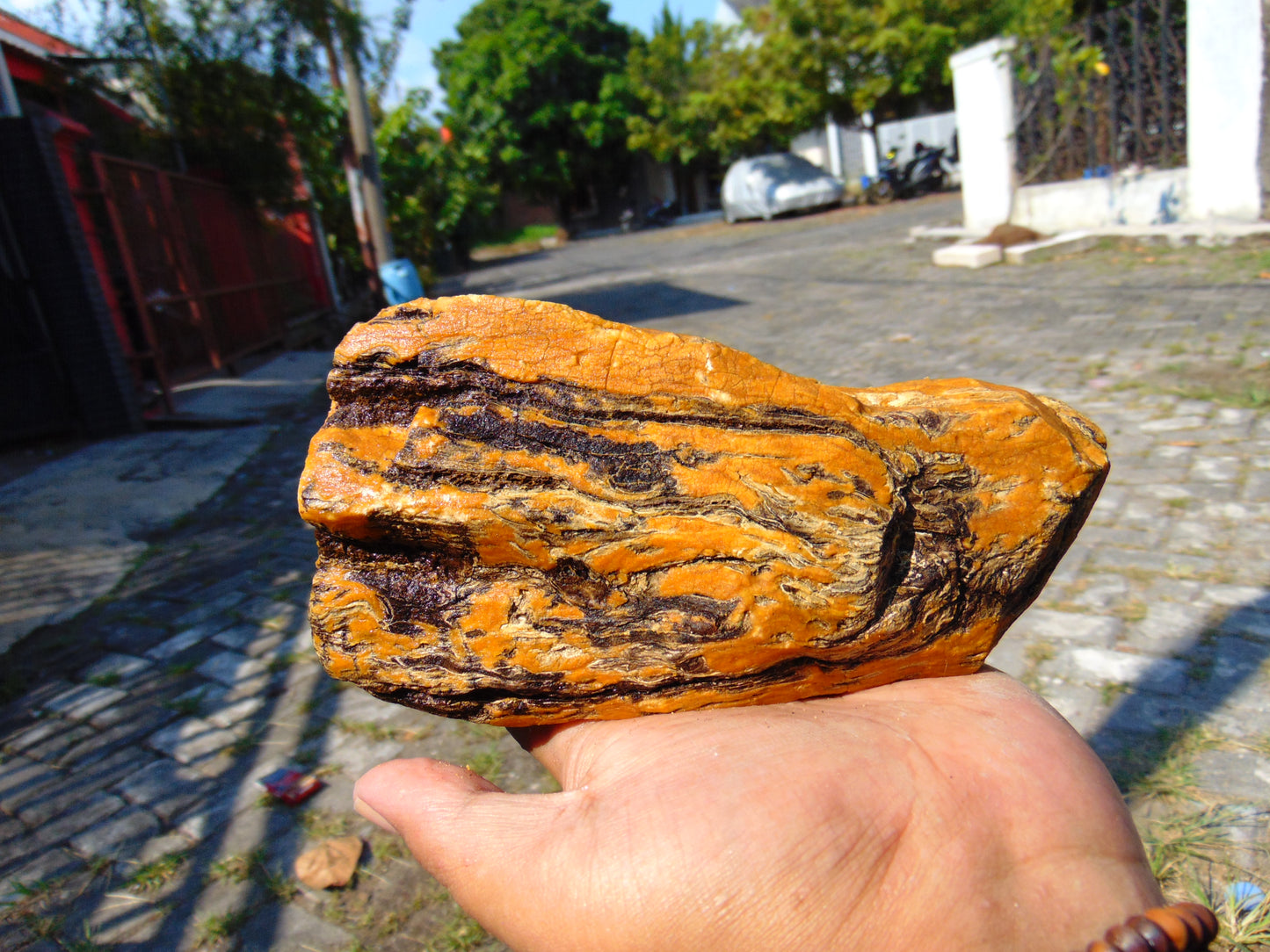 413 gram Polished Indonesia Yellow Fragrance Amber for Healing AYAR09