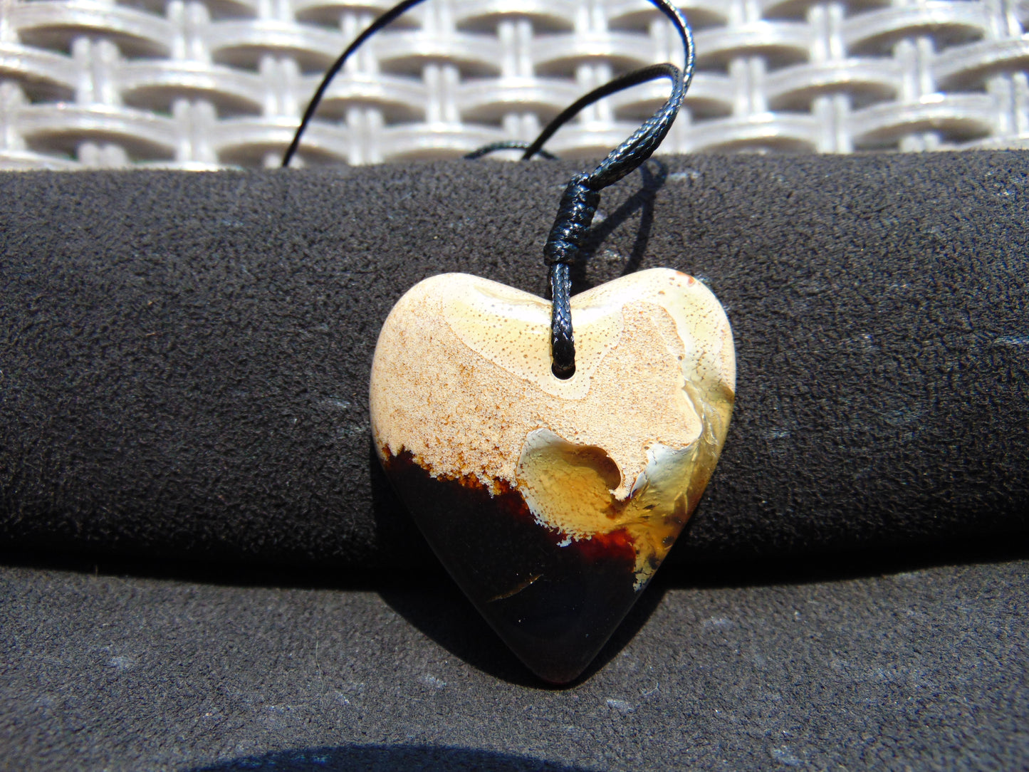 12 gr Heart Pendant Indonesian white Amber for Healing 25A243