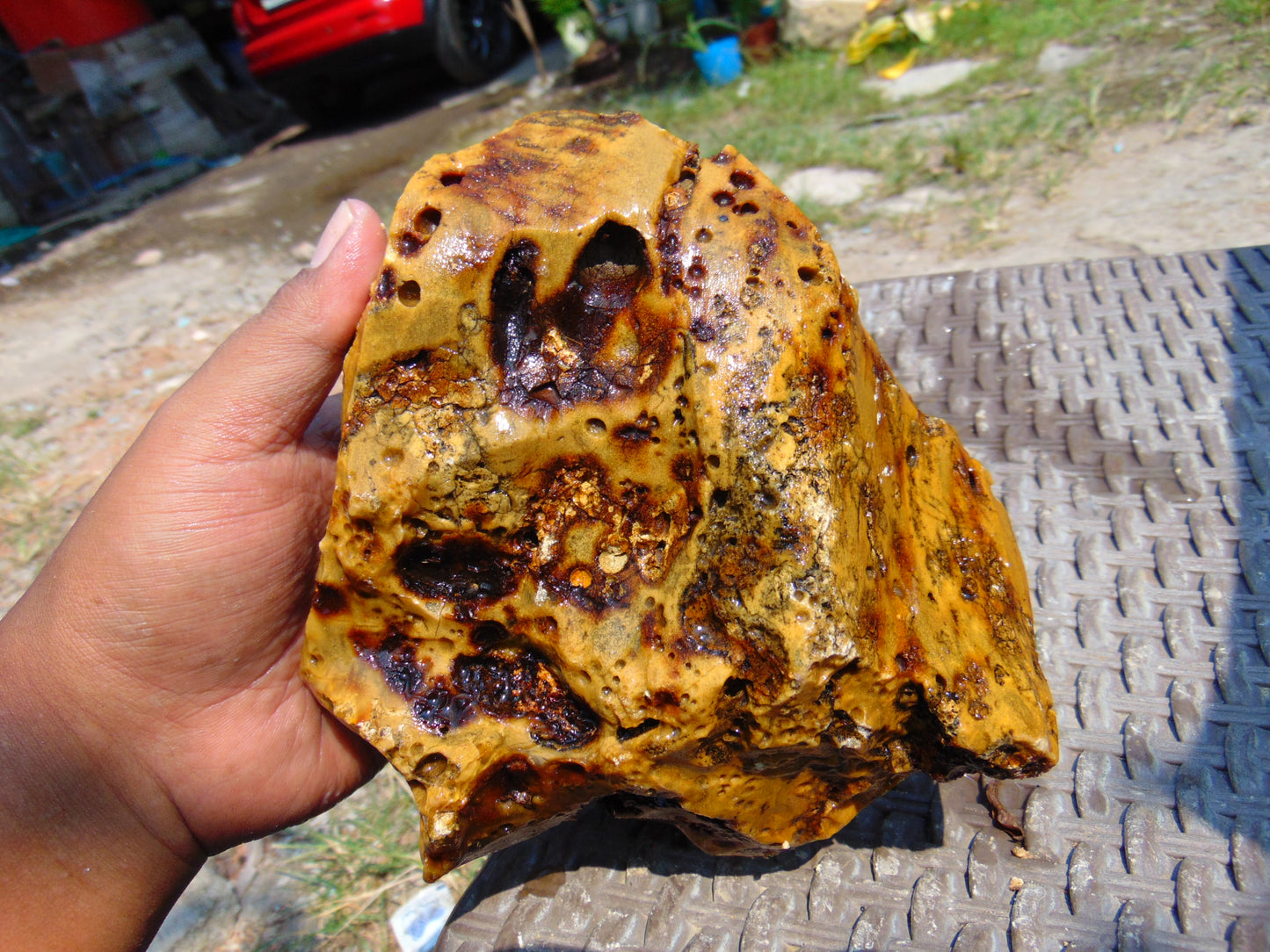 816 gram Polished Indonesia Yellow Aromatic Amber for Healing AY26M145