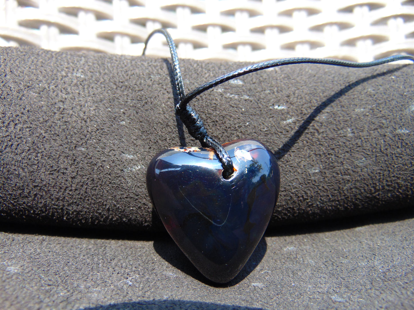 10 gr Heart Pendant Indonesian Black Blue Amber for Healing 25A348