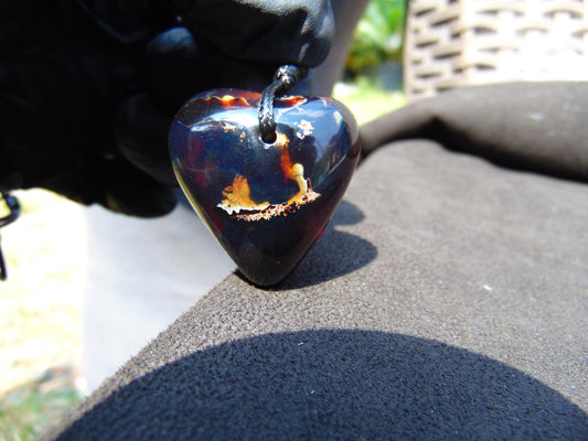 10 gr Heart Pendant Indonesian Black Blue Amber for Healing 25A348