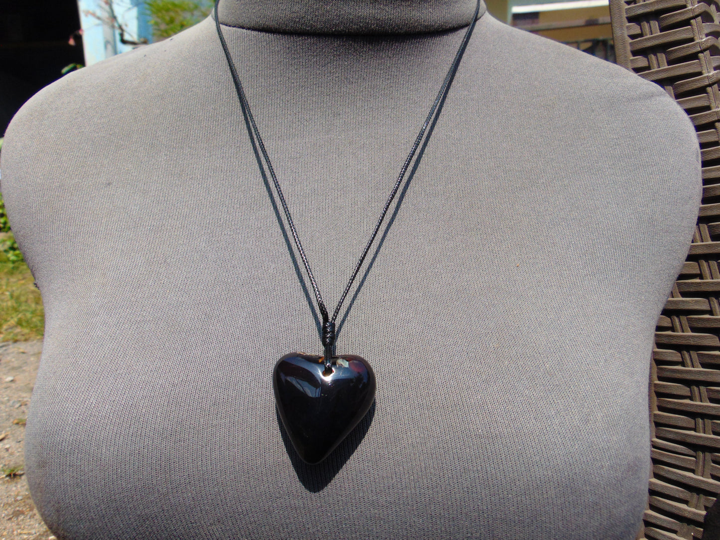 10 gr Heart Pendant Indonesian Black Blue Amber for Healing 25A348