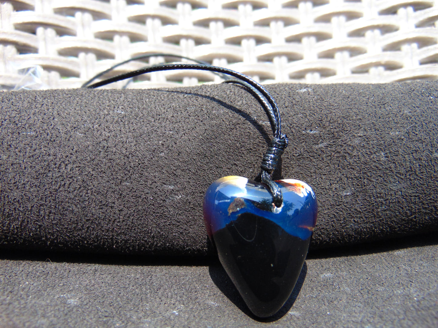 10 gr Heart Pendant Indonesian Black Blue Amber for Healing 25A339