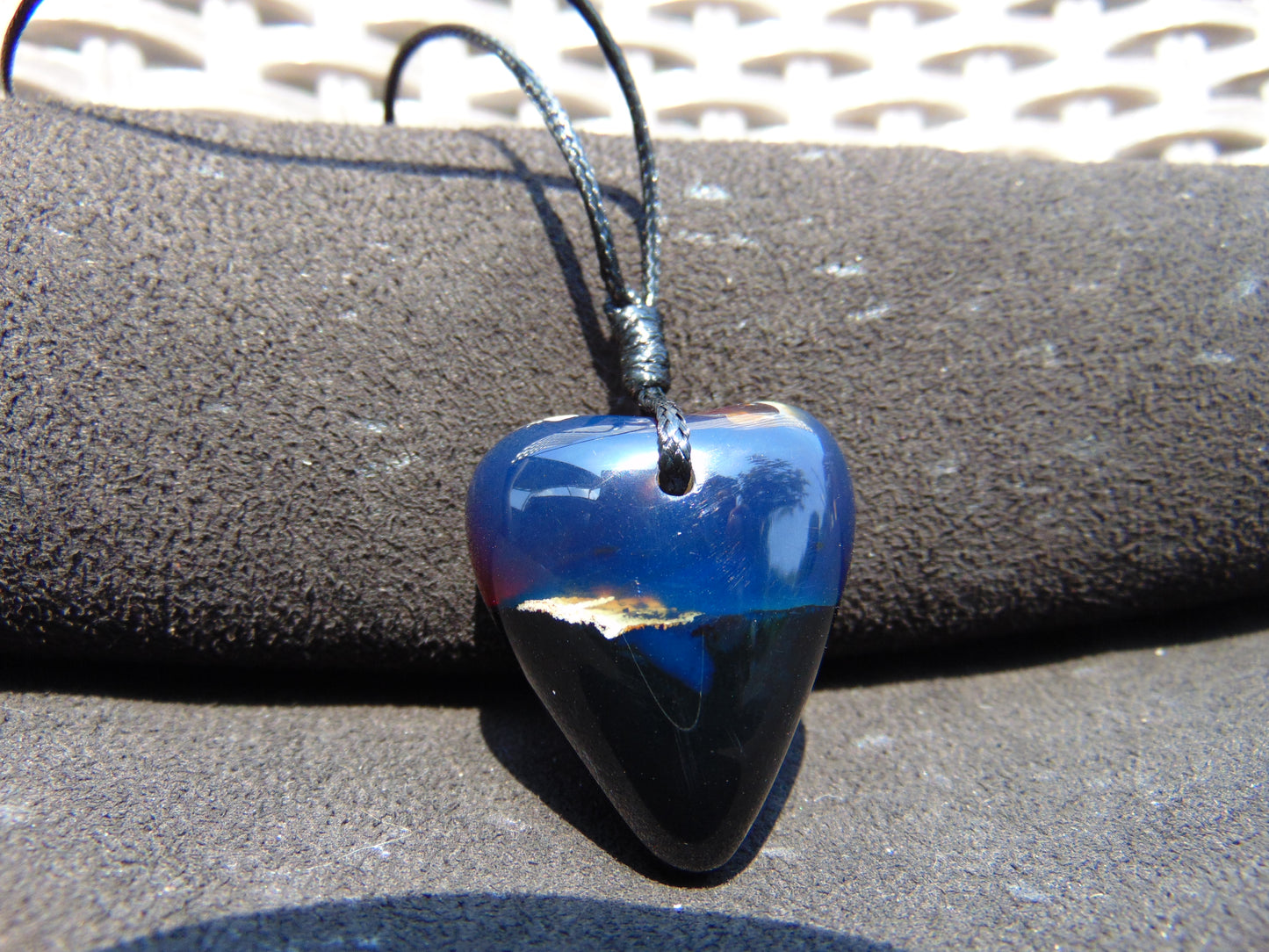 10 gr Heart Pendant Indonesian Black Blue Amber for Healing 25A339