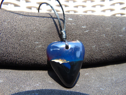 10 gr Heart Pendant Indonesian Black Blue Amber for Healing 25A339