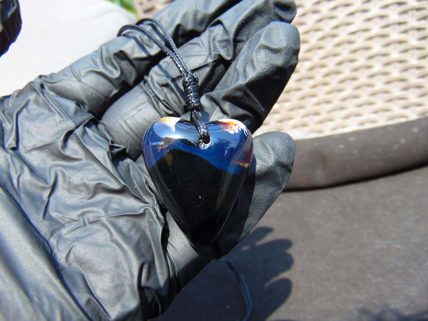 10 gr Heart Pendant Indonesian Black Blue Amber for Healing 25A339