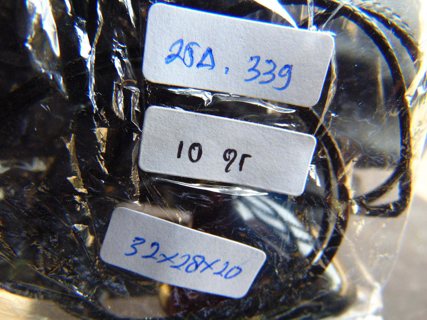 10 gr Heart Pendant Indonesian Black Blue Amber for Healing 25A339