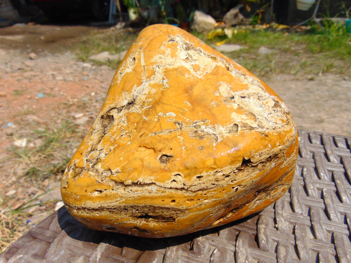 575 gram Polished Indonesia Yellow Aromatic Amber for Healing AY26M116