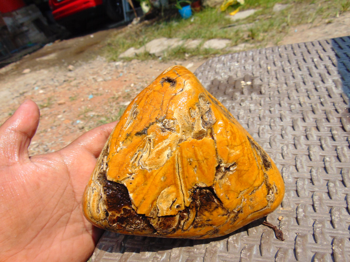 575 gram Polished Indonesia Yellow Aromatic Amber for Healing AY26M116