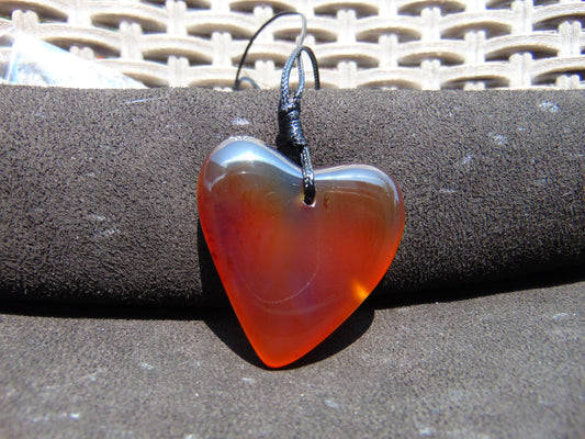 15 gr Heart Pendant Indonesian Amber for Healing 25A233
