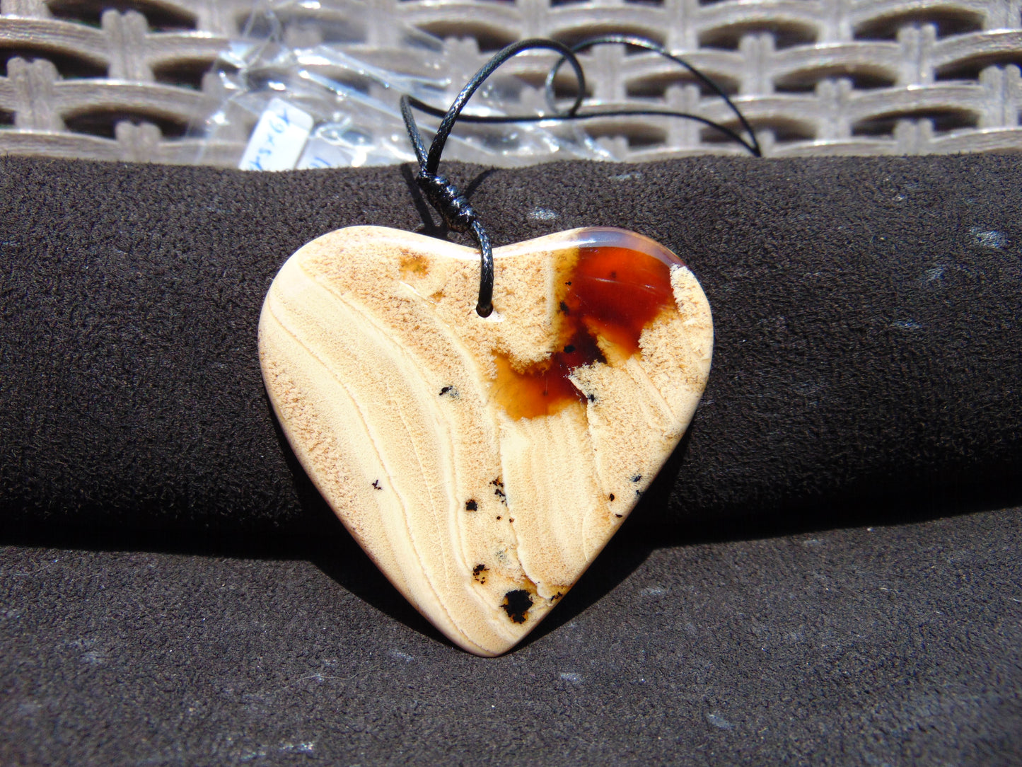 11 gr Heart Pendant Indonesian white Amber for Healing 25A223