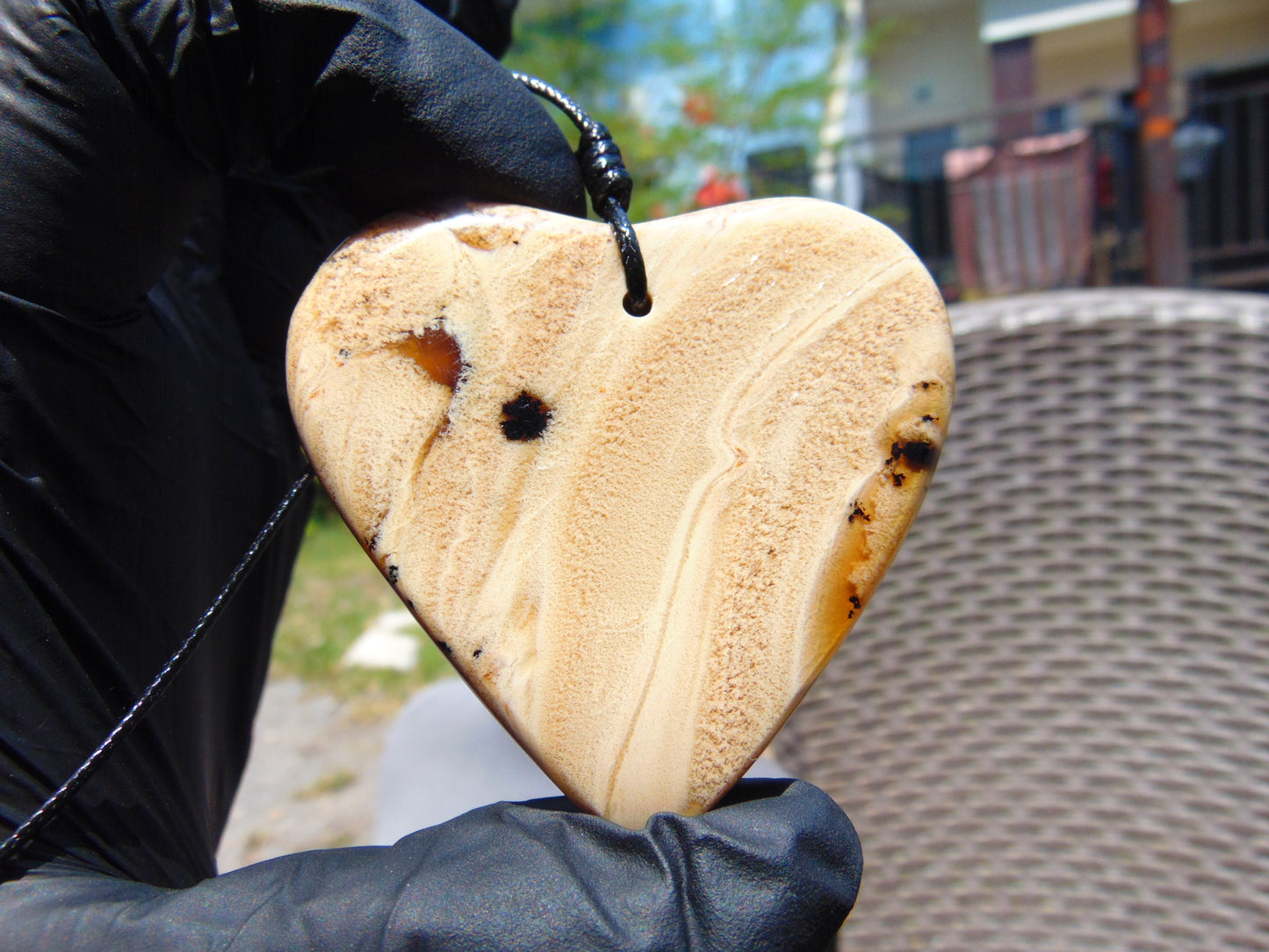 11 gr Heart Pendant Indonesian white Amber for Healing 25A223