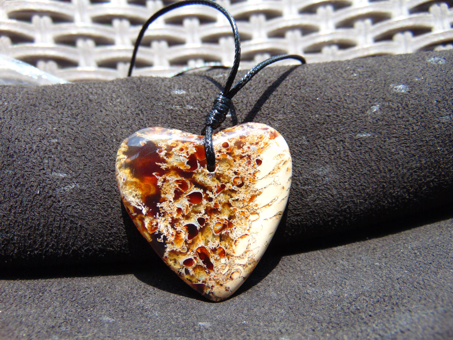 9 gr Heart Pendant Indonesian white Amber for Healing 25A225