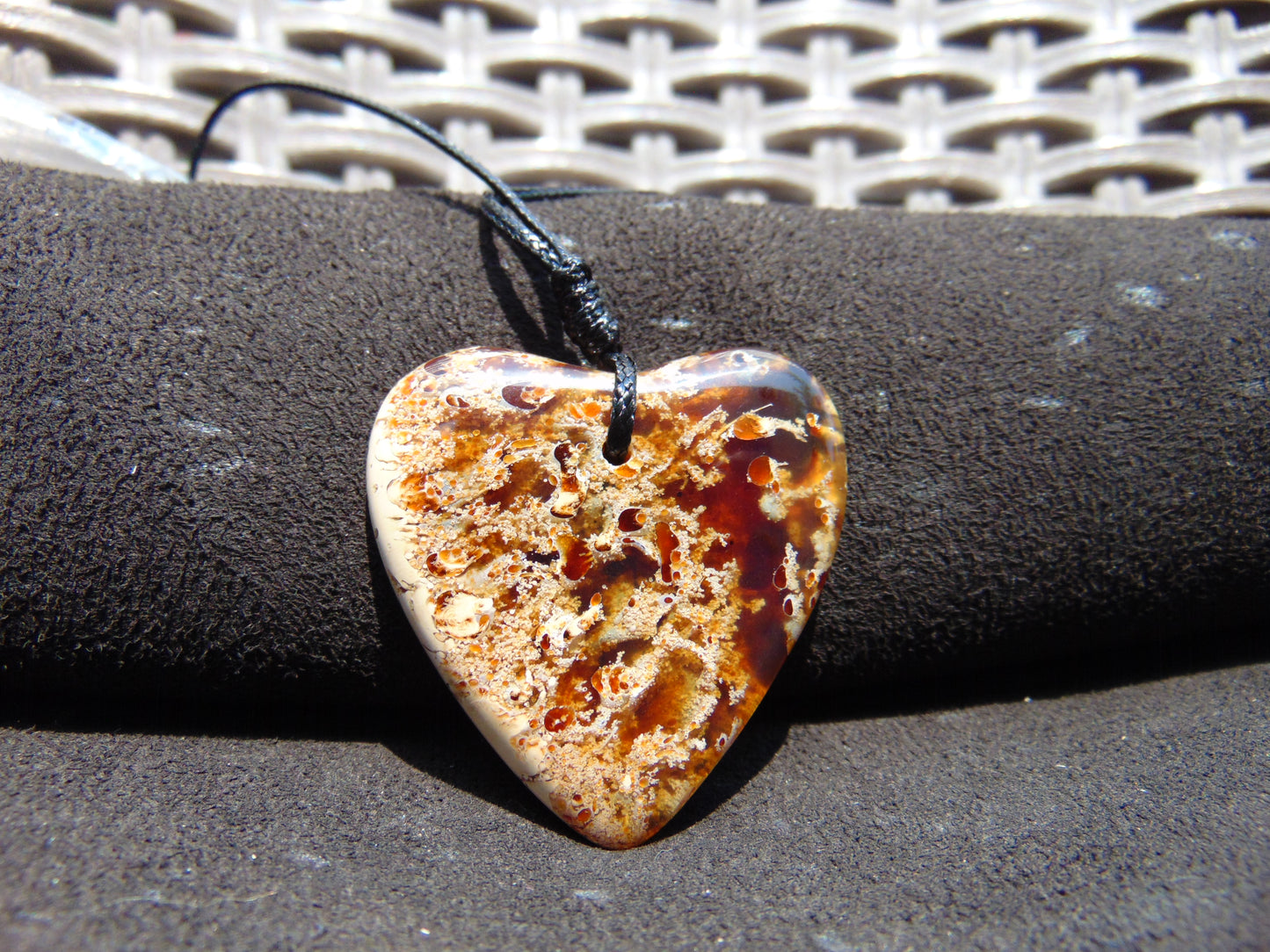 9 gr Heart Pendant Indonesian white Amber for Healing 25A225