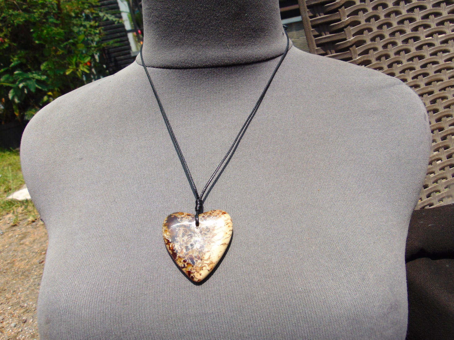 9 gr Heart Pendant Indonesian white Amber for Healing 25A225
