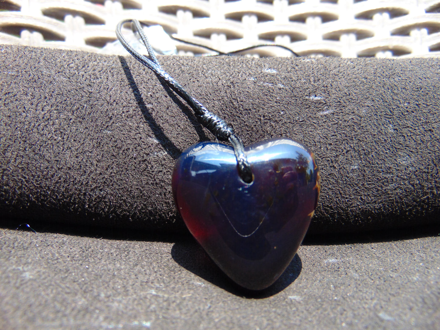 10 gr Heart Pendant Indonesian Black Blue Amber for Healing 25A341