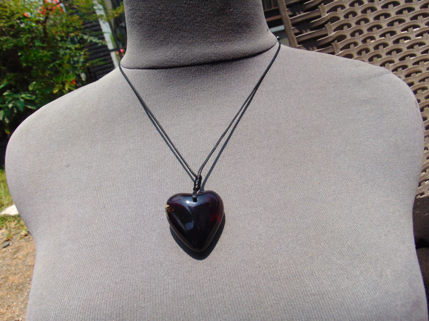 10 gr Heart Pendant Indonesian Black Blue Amber for Healing 25A341