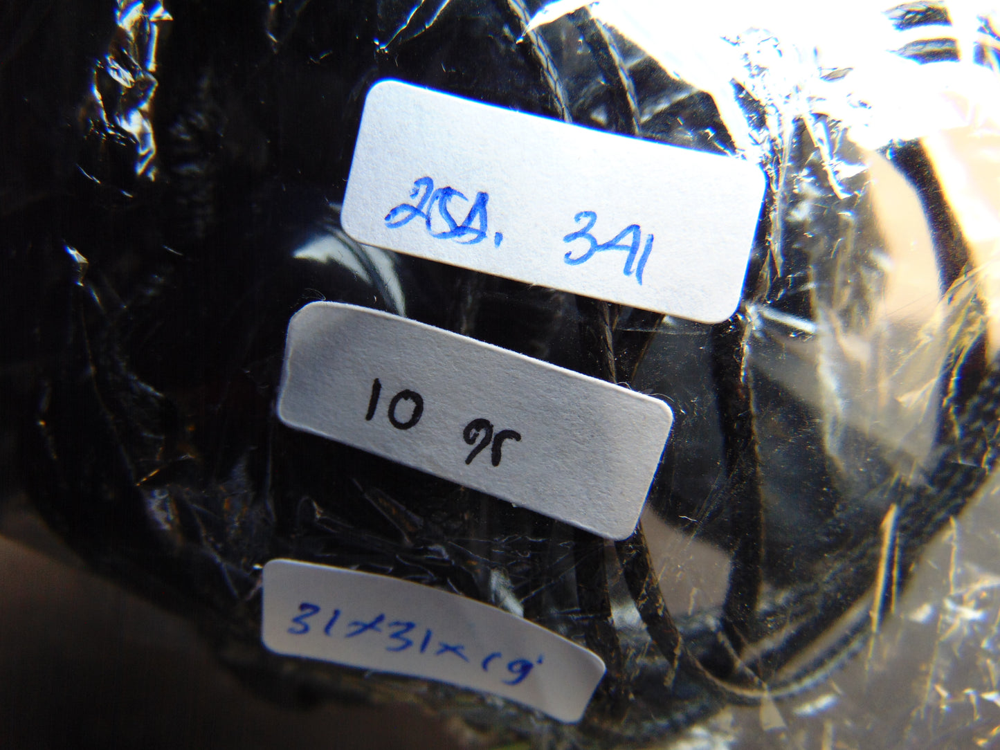 10 gr Heart Pendant Indonesian Black Blue Amber for Healing 25A341