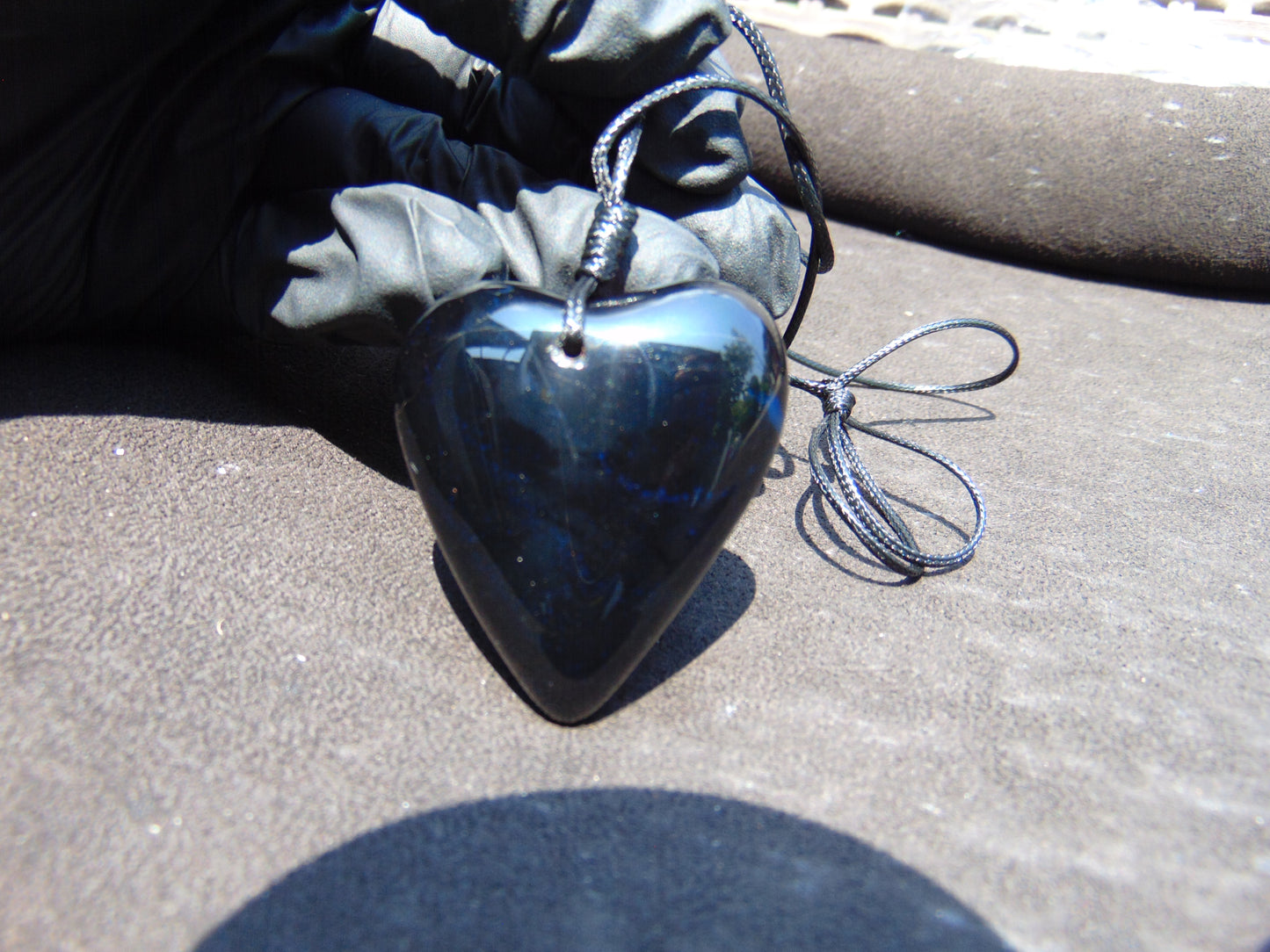 16 gr Heart Pendant Indonesian black Amber for Healing 25A338