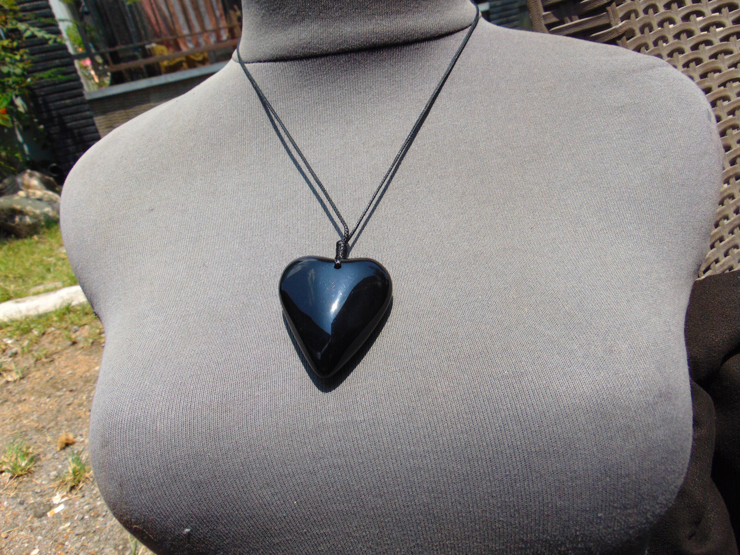 16 gr Heart Pendant Indonesian black Amber for Healing 25A338