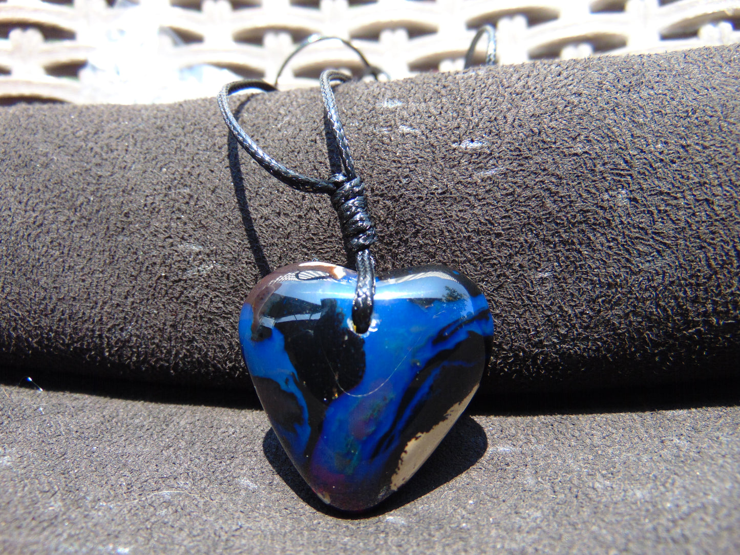 8 gr Heart Pendant Indonesian Black Blue Amber for Healing 25A342