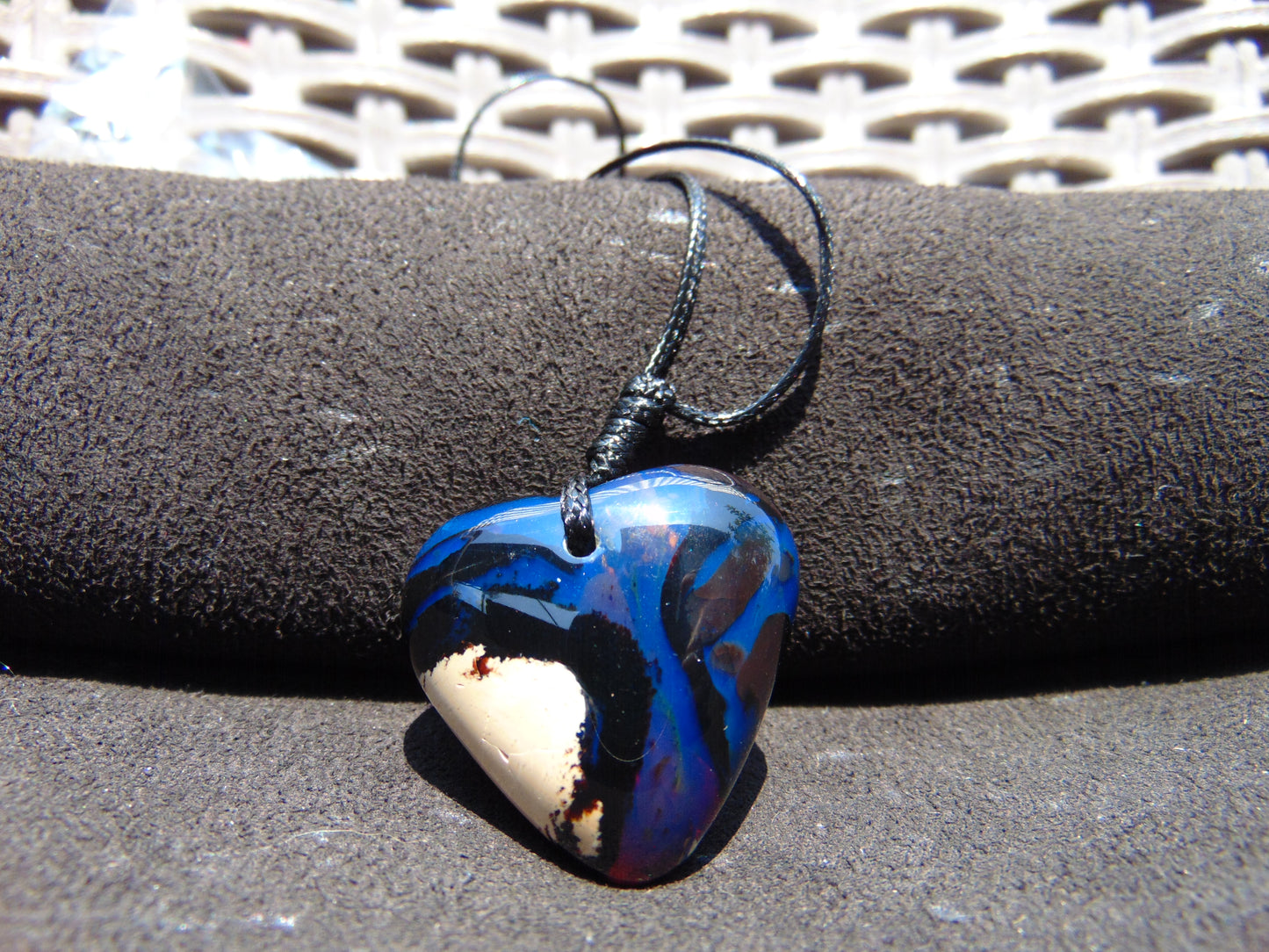 8 gr Heart Pendant Indonesian Black Blue Amber for Healing 25A342