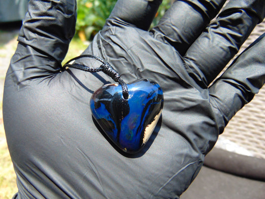 8 gr Heart Pendant Indonesian Black Blue Amber for Healing 25A342