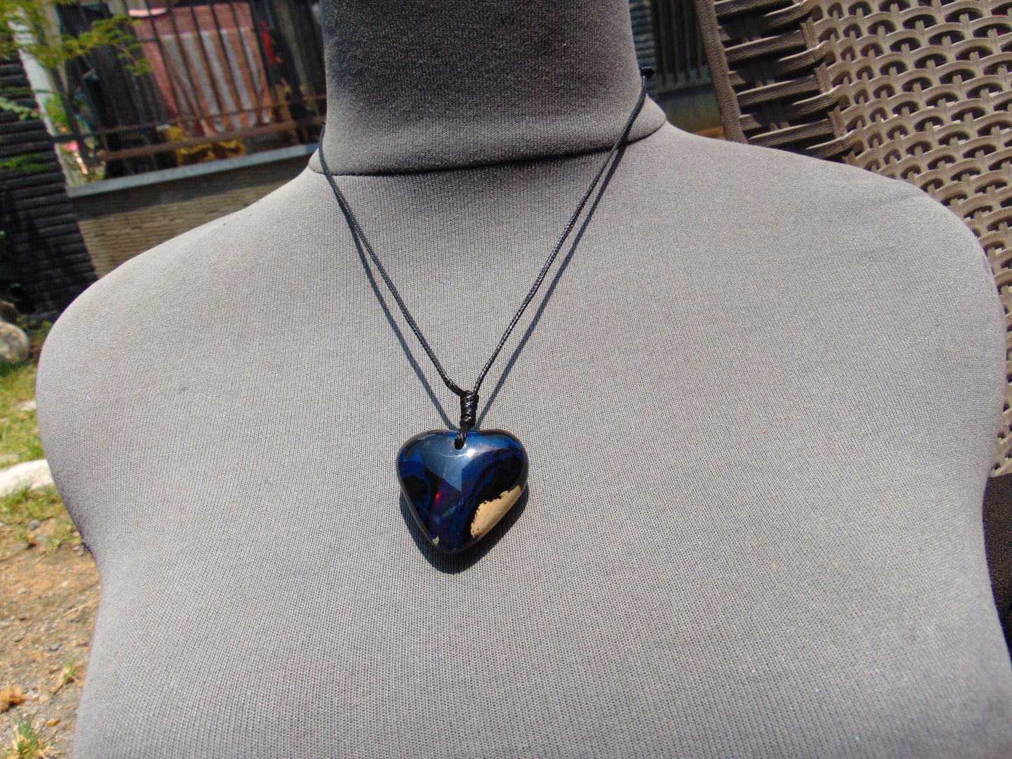 8 gr Heart Pendant Indonesian Black Blue Amber for Healing 25A342