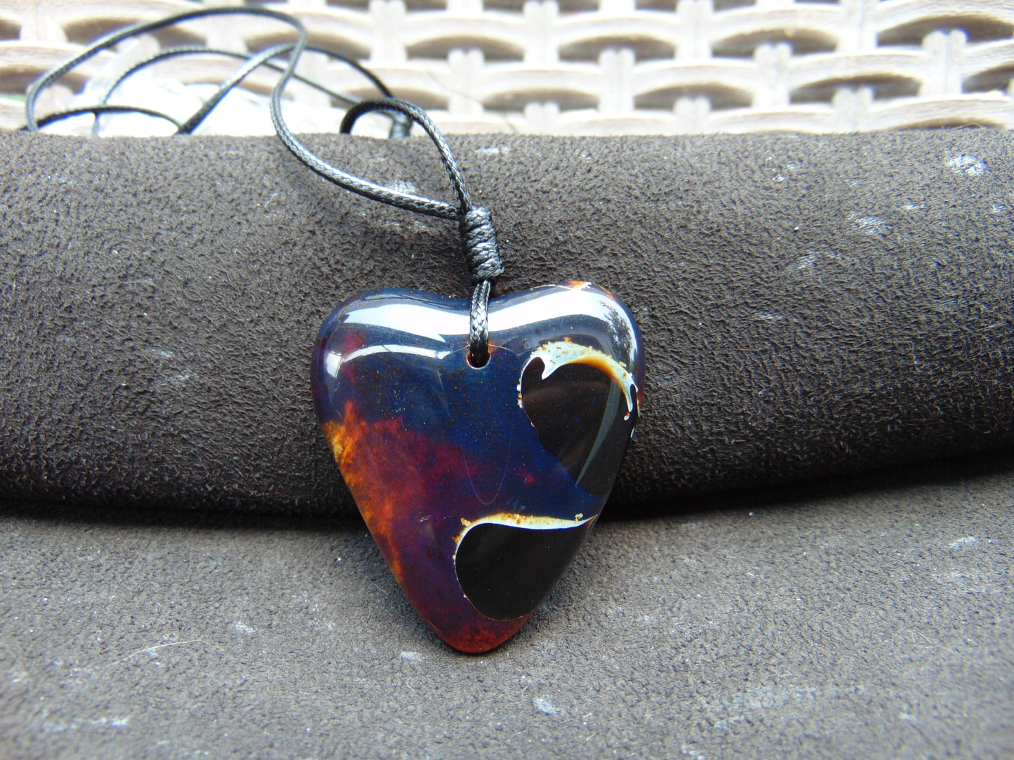 12 gr Heart Pendant Indonesian Black Blue Amber for Healing 25A335
