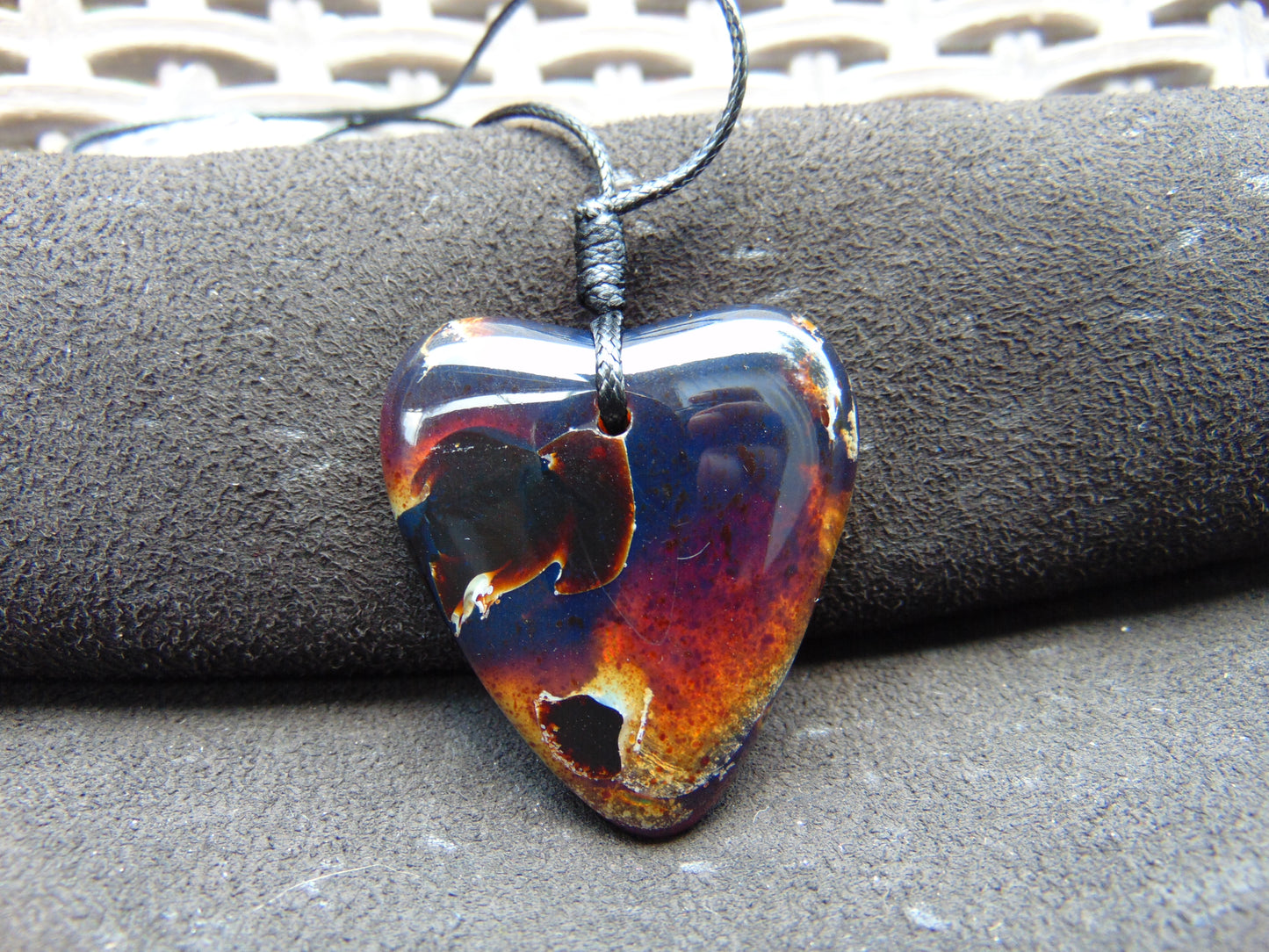 12 gr Heart Pendant Indonesian Black Blue Amber for Healing 25A335