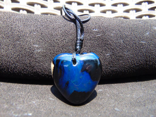 9 gr Heart Pendant Indonesian Blue Amber for Healing 25A351
