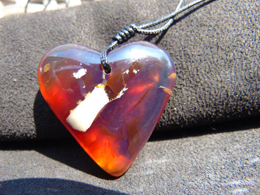 15 gram 43x41x17 mm  Pendant Indonesian Amber for Healing 25N62