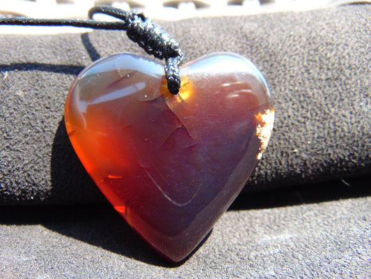 17 gram 47x44x13 mm  Pendant Indonesian Amber for Healing 25N57