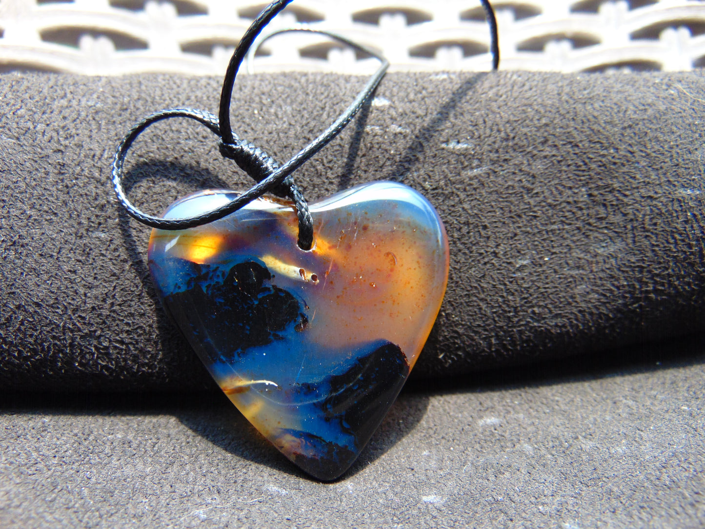 7 gr Heart Pendant Indonesian Black Blue Amber for Healing 25A255