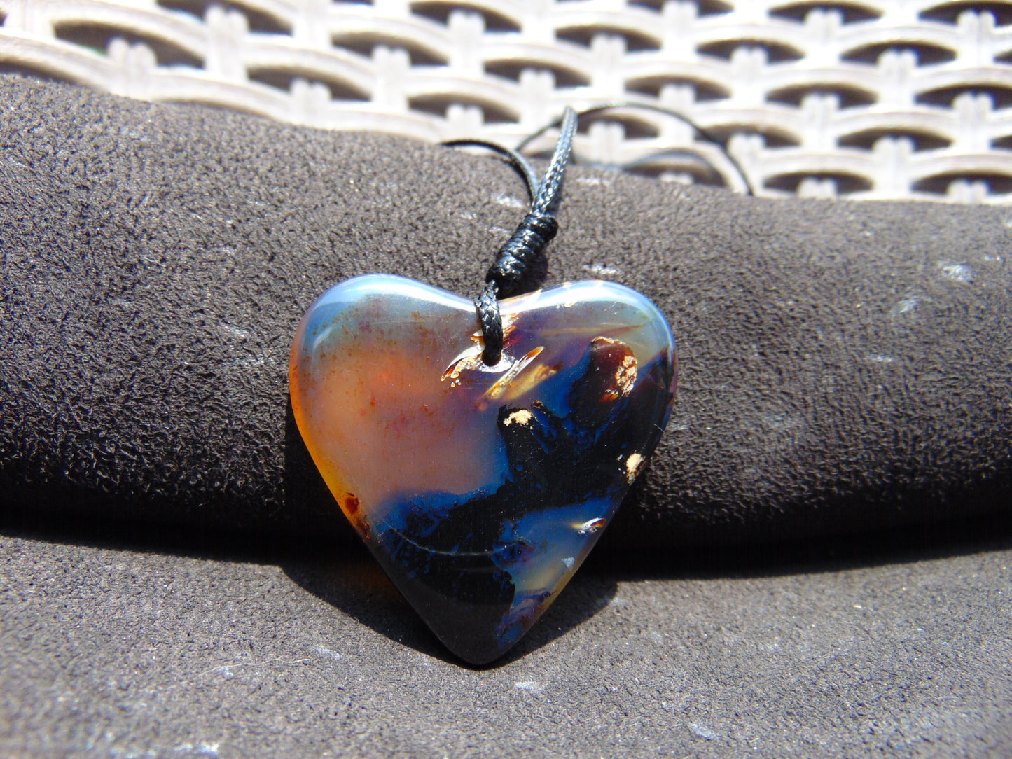 7 gr Heart Pendant Indonesian Black Blue Amber for Healing 25A255