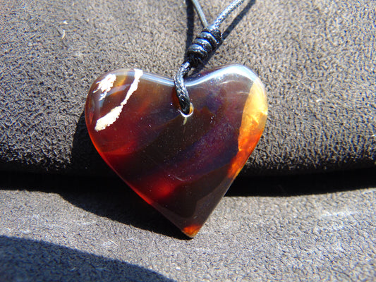 6 gram 35x30x11 mm  Pendant Indonesian Amber for Healing 25Y35