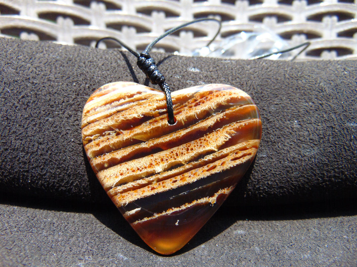8 gr Heart Pendant Indonesian Amber for Healing 25A229