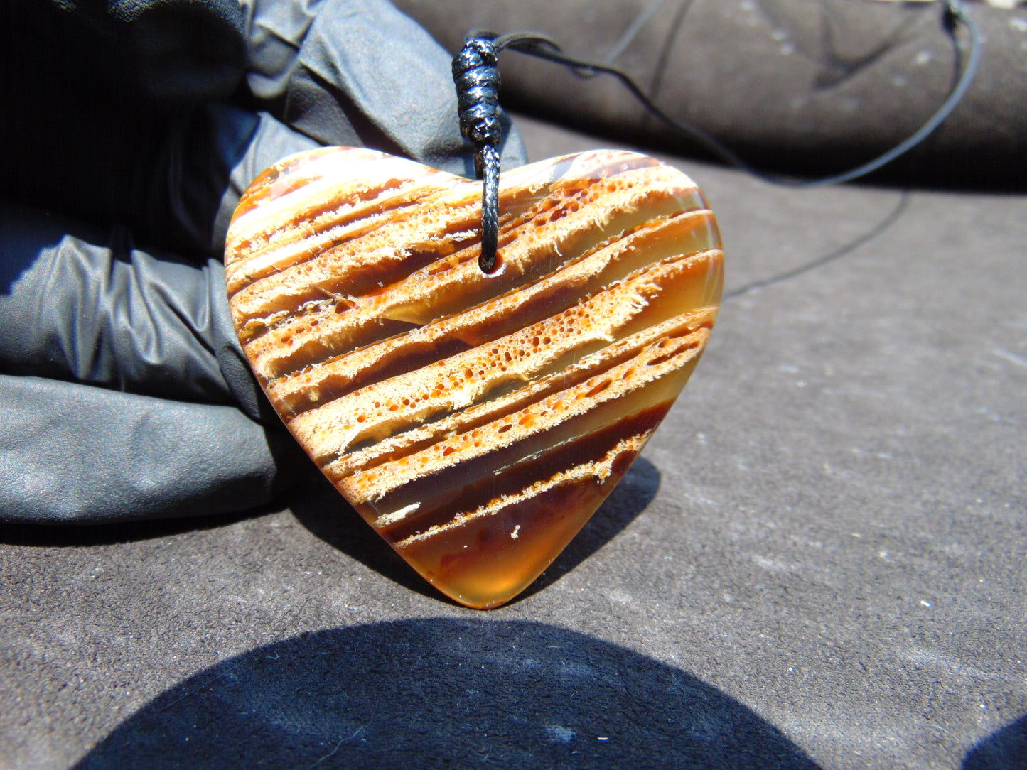 8 gr Heart Pendant Indonesian Amber for Healing 25A229