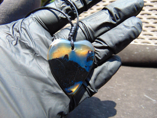 5 gr Heart Pendant Indonesian Black Blue Amber for Healing 25A275