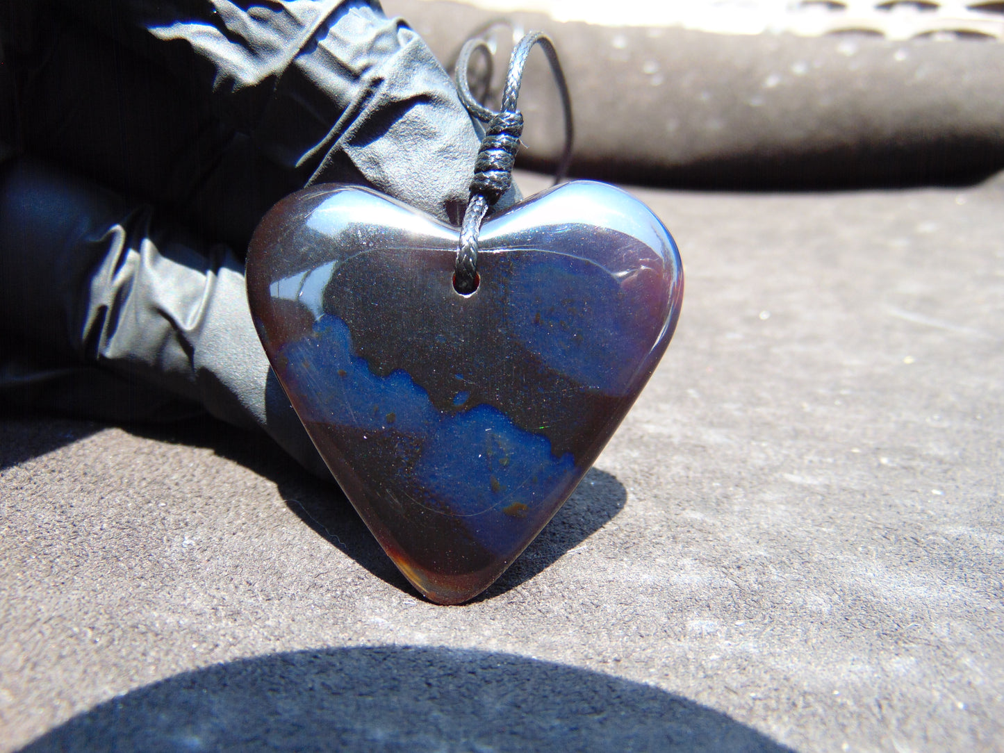 8 gr Heart Pendant Indonesian Black Blue Amber for Healing 25A231