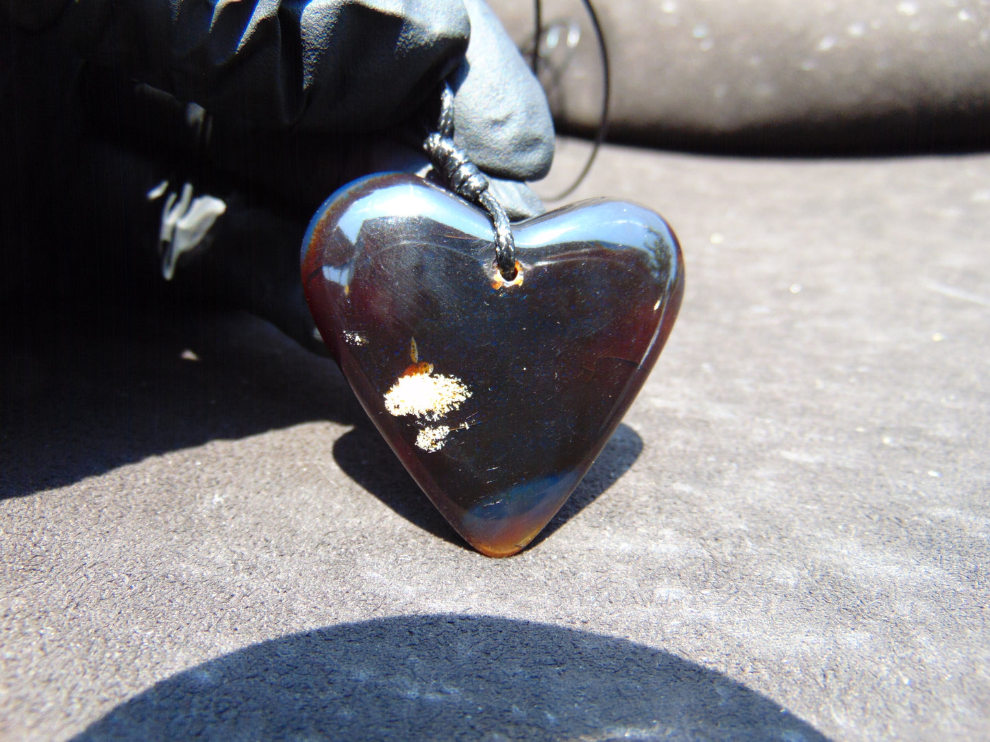 8 gr Heart Pendant Indonesian Black Blue Amber for Healing 25A231