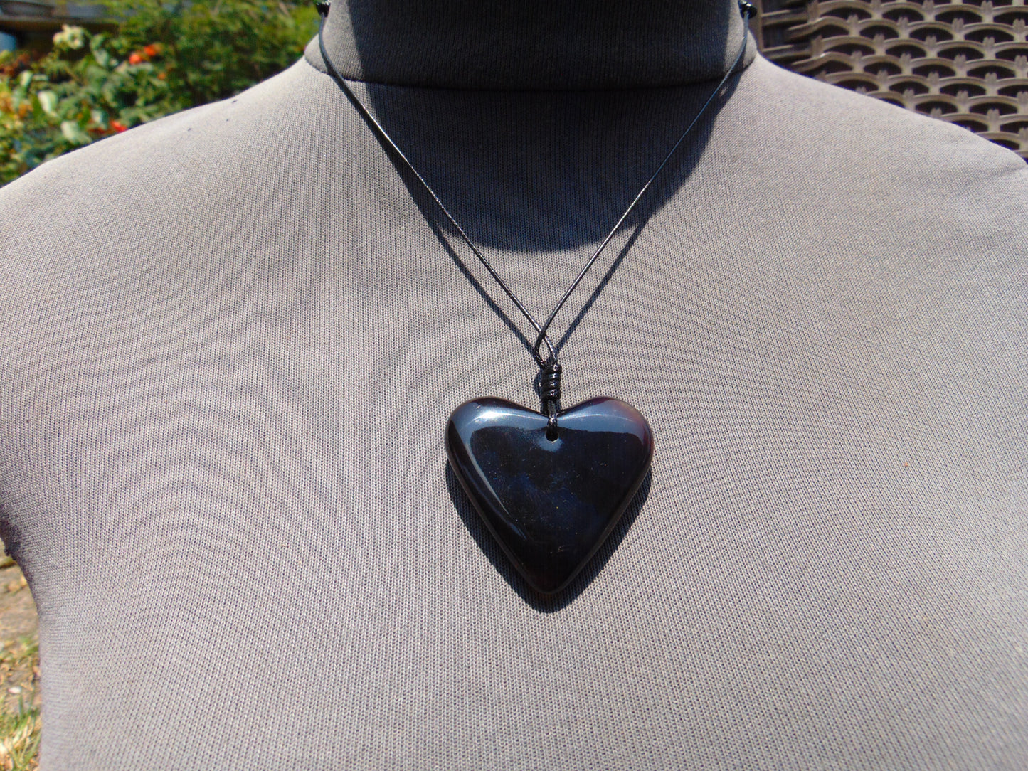 8 gr Heart Pendant Indonesian Black Blue Amber for Healing 25A231